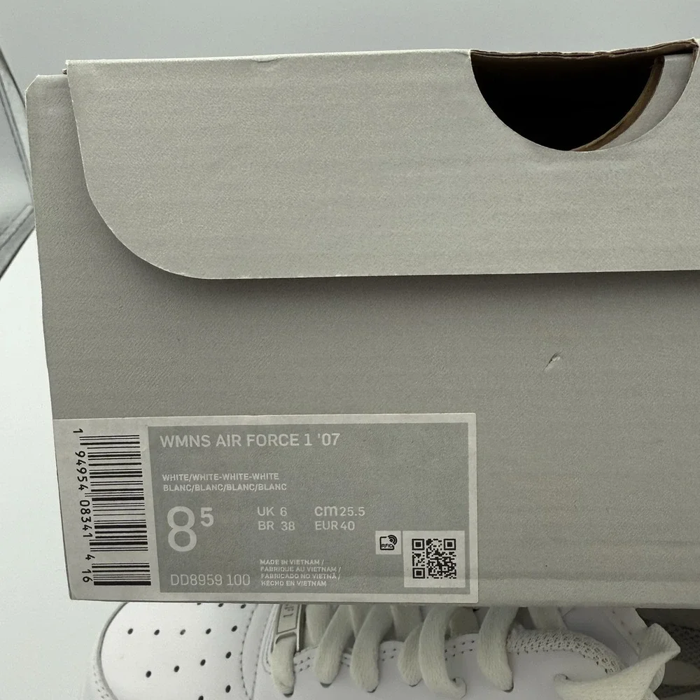 Nike Air Force 1 '07 Womens‎ Sneakers Triple White In Size 8.5 [DD8959 100]